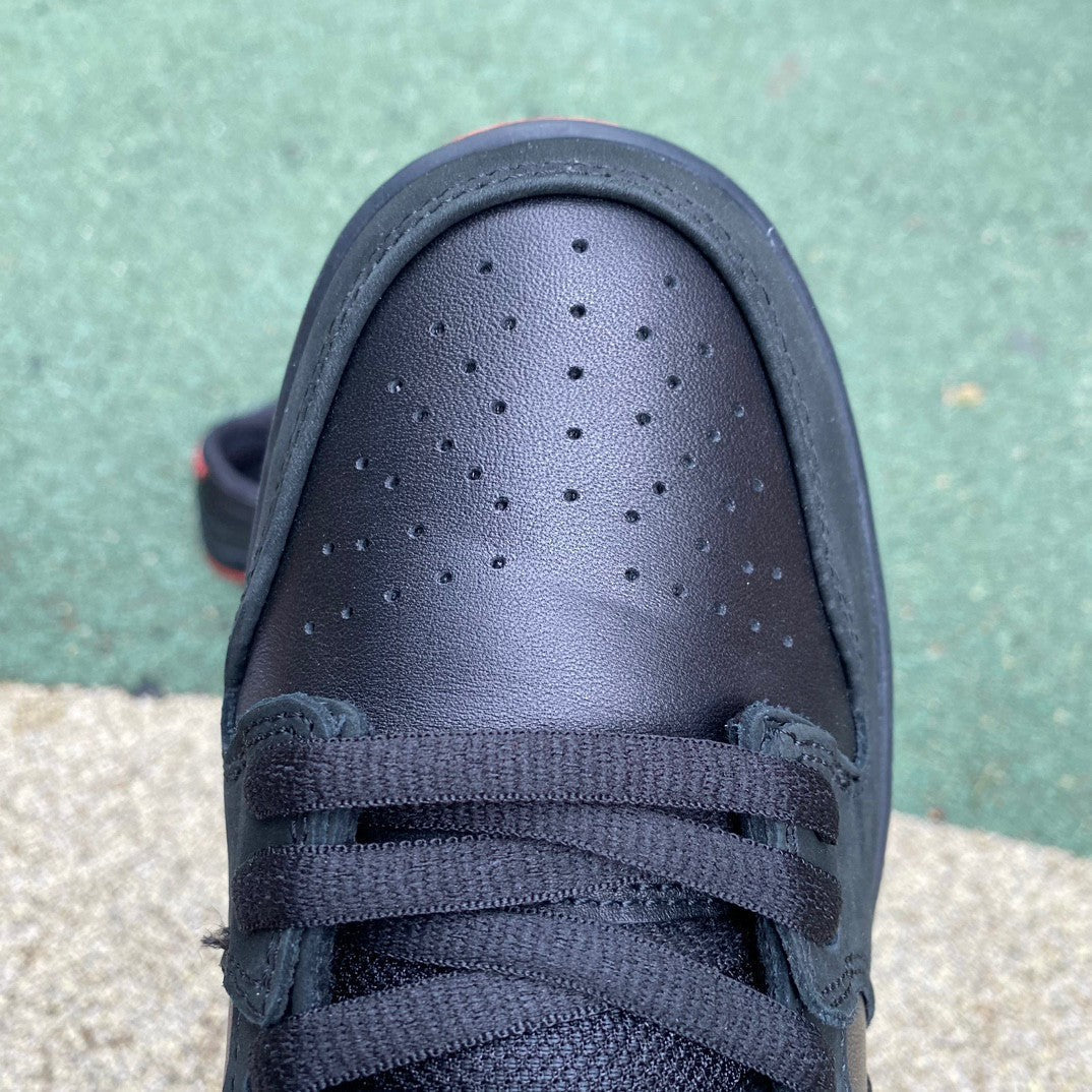Nike Dunk Low TRD "Black Pigeon"