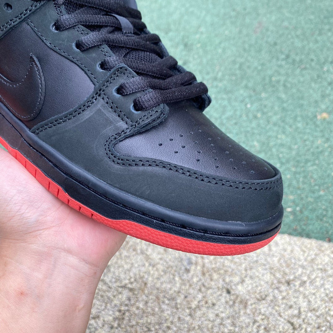 Nike Dunk Low TRD "Black Pigeon"